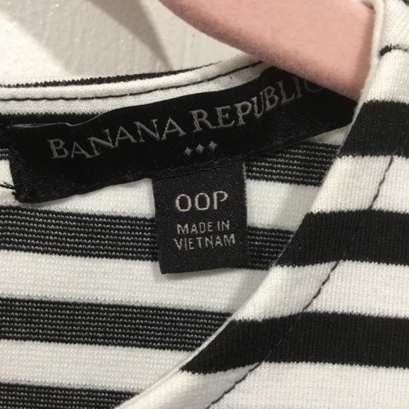 Banana Republic dress.  Size 00P.  Black and white striped.  Excellent conditio. - Picture 4 of 6